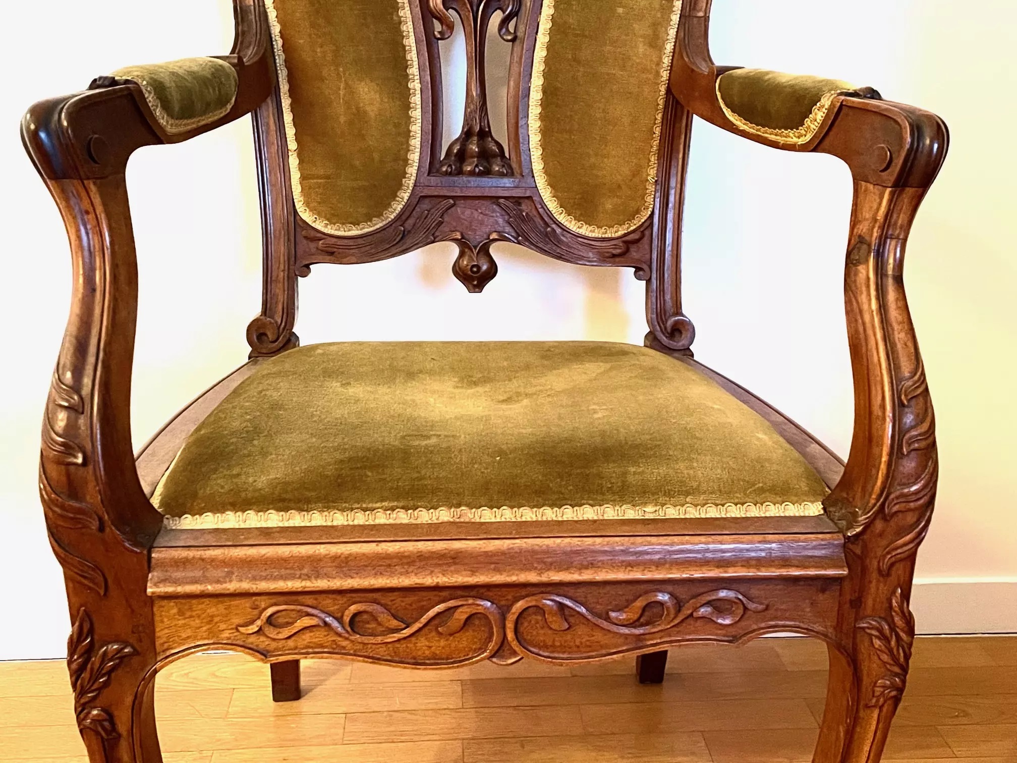 Fauteuils Art Nouveau-velours et noyer-Galerie Georgette specialiste Art Nouveau