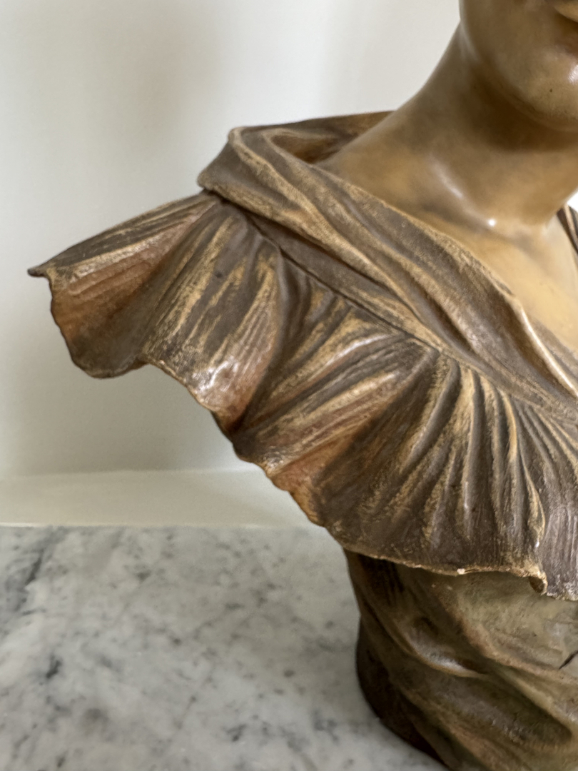 Buste Femme signature Goldscheider patine beige foncé - Galerie Georgette Antiqué Art Nouveau