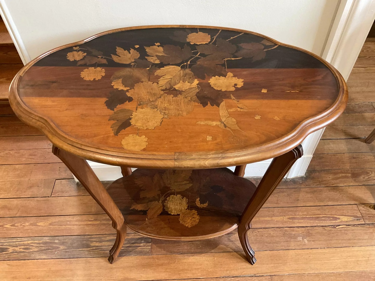 table a the Emile Galle signee - boules de neige et papillons - Galerie Georgette - Art Nouveau.