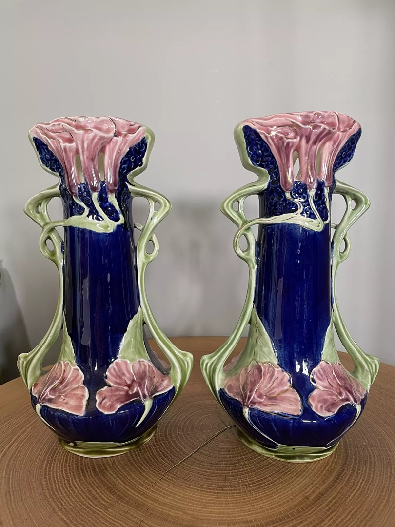 VASE ART NOUVEAU en fonte d'étain décor de femmes et fleurs signé Petiz