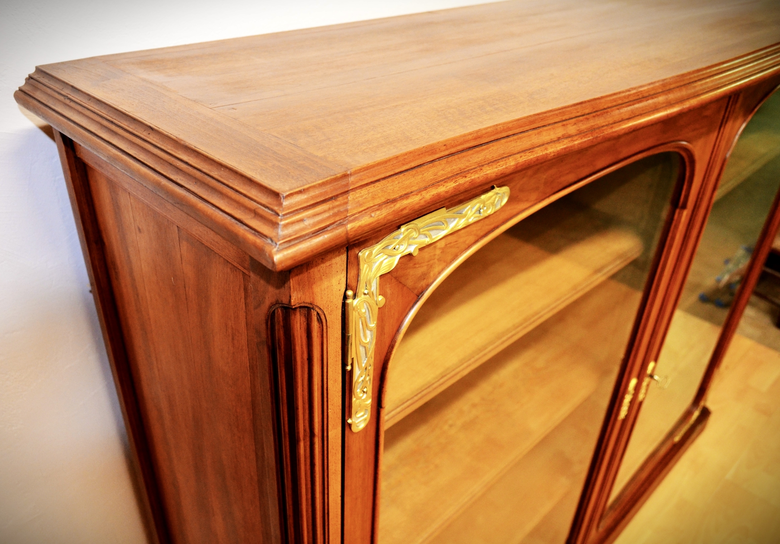 Bibliothèque vitrine Art nouveau style Majorelle formes arrondies - Galerie Georgette - Antiquités Art Nouveau