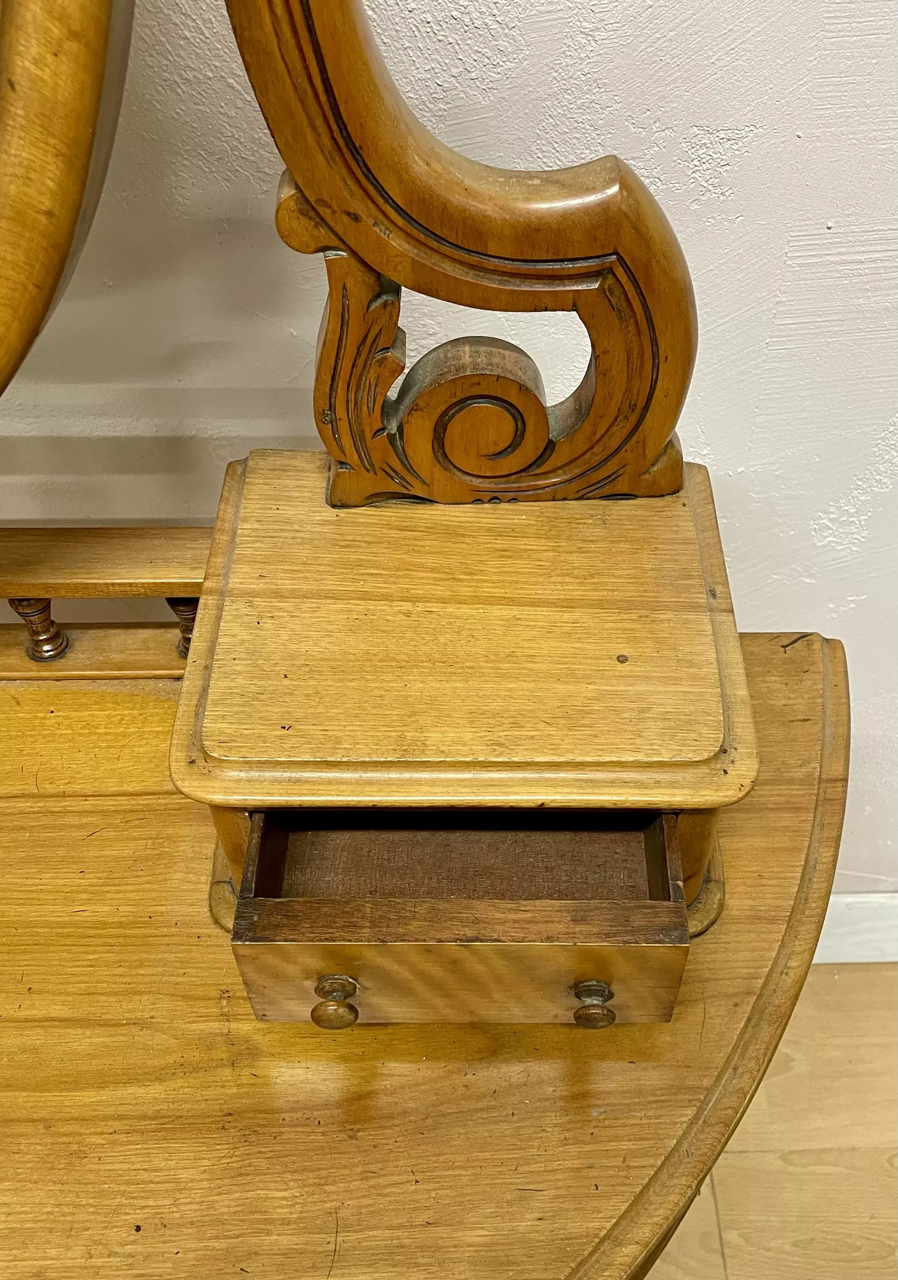 Coiffeuse anglaise plateau circulaire miroir central - Galerie Georgette
