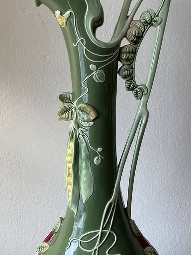 Aiguière Art Nouveau décor floral en barbotine - Galerie Georgette