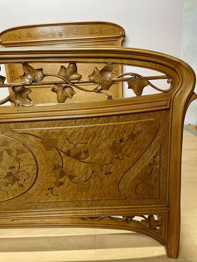 Lit Art Nouveau École de Nancy pied de lit ajouré motif lierre et végétaux - Galerie Georgette