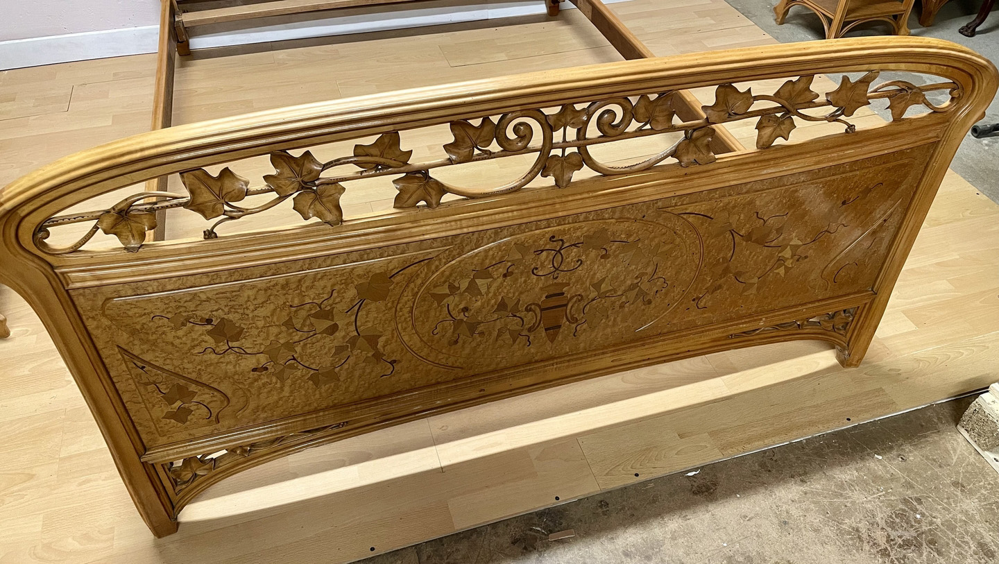 Lit Art Nouveau pied de lit ajouré motif lierre et végétaux École de Nancy - Galerie Georgette
