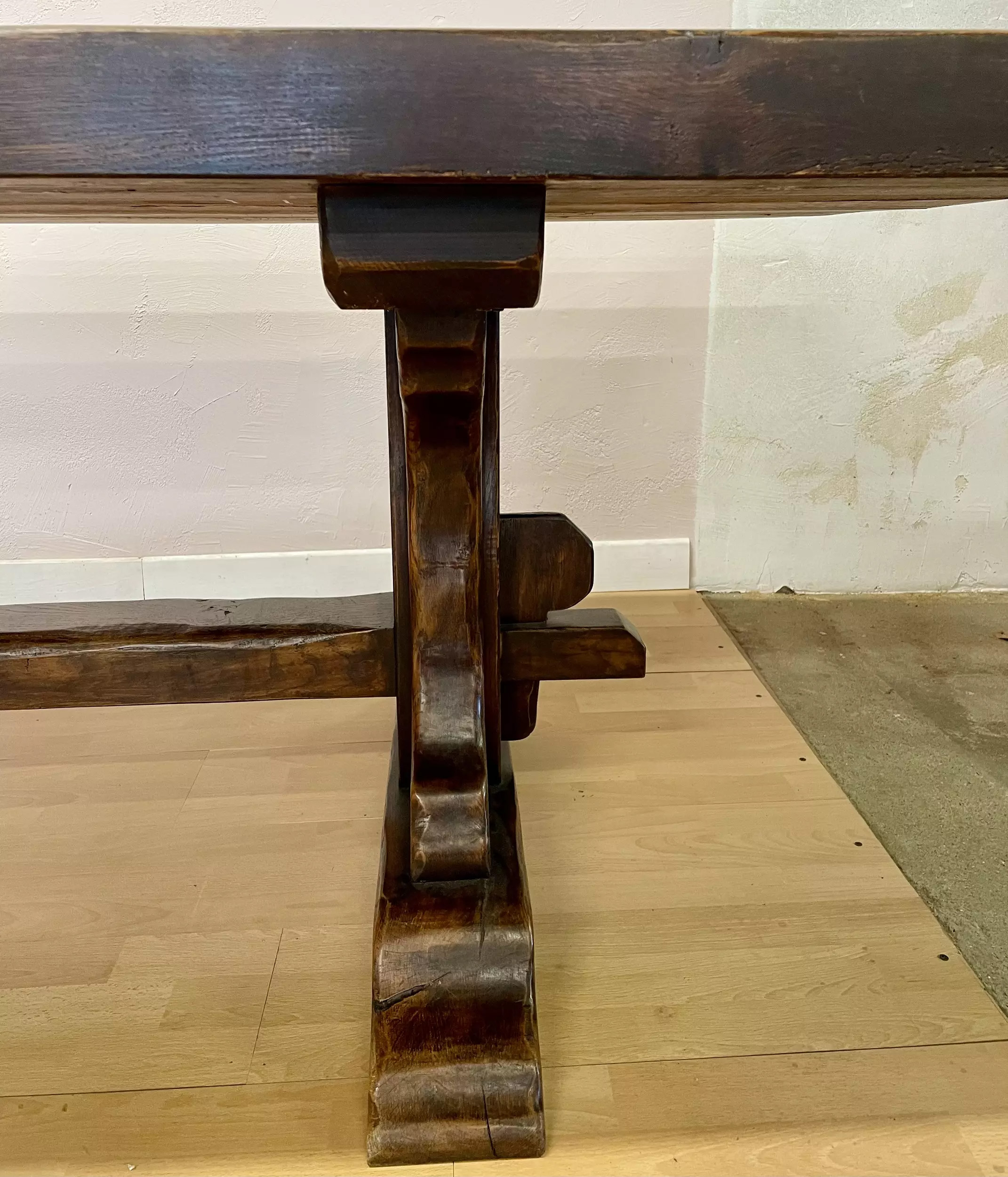 Table Monastère chêne grand format piètement pratique - Galerie Georgette