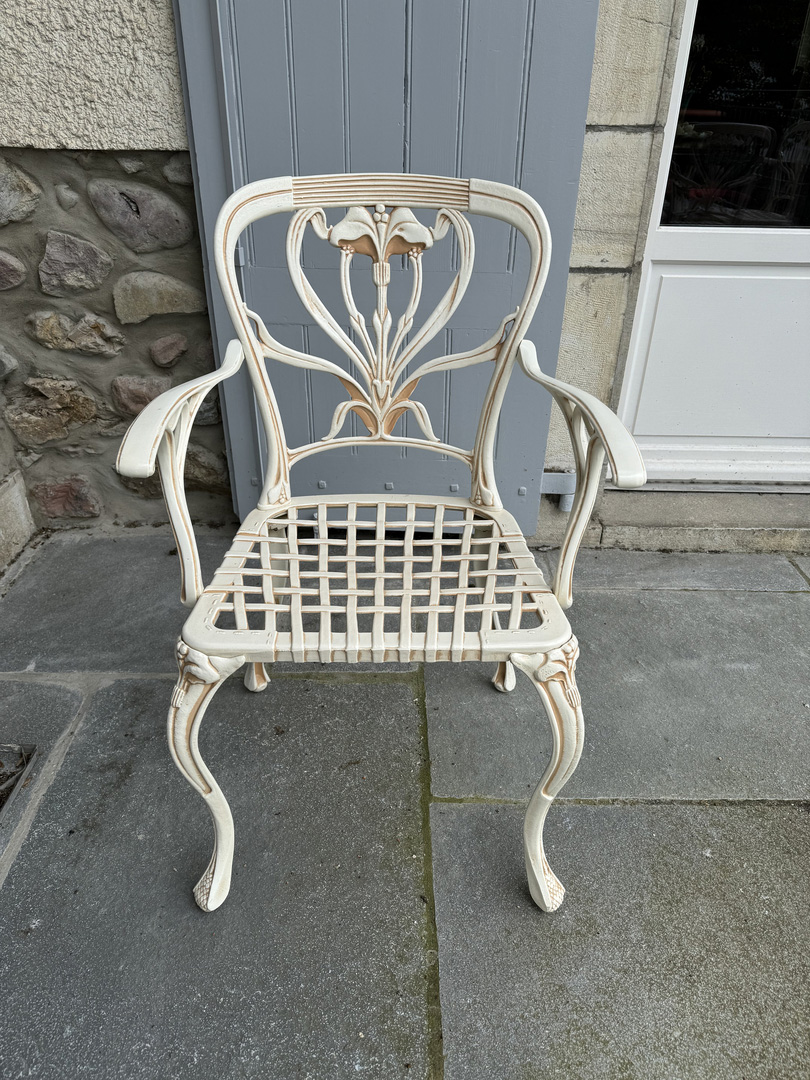 Salon de Jardin Art Nouveau fauteuil fonte de fer laqué beige - Galerie Georgette
