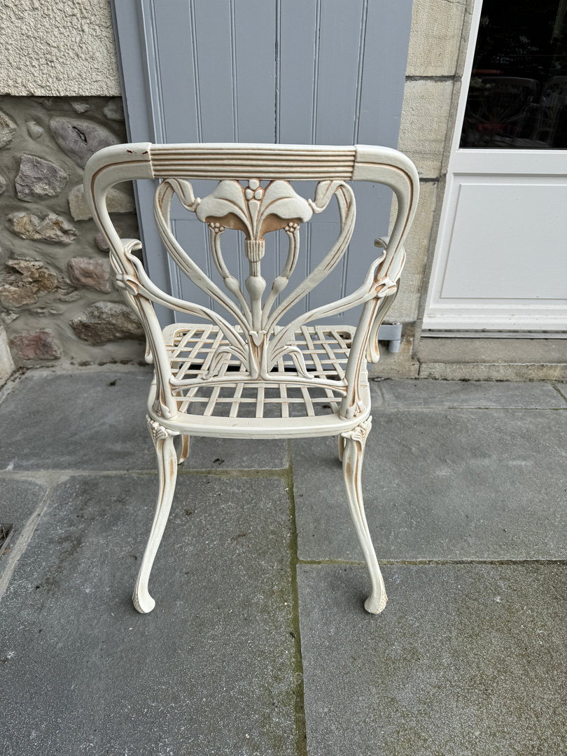 Salon de Jardin Art Nouveau fauteuil laqué beige fonte de fer - Galerie Georgette