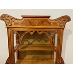 Vitrine Art Nouveau Ecole de Nancy marqueterie feuilles fleurs - Galerie Georgette Antiquités Art Nouveau