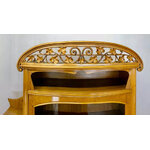 Bibliothèque-vitrine Art Nouveau volutes ajourées école de Nancy