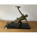 Sculpture chasseur aigle épreuve bronze patine verte - Alexandre Kelety - Galerie Georgette