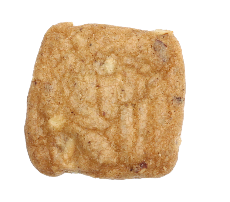 croc-cannelle-amande-croquant-seul