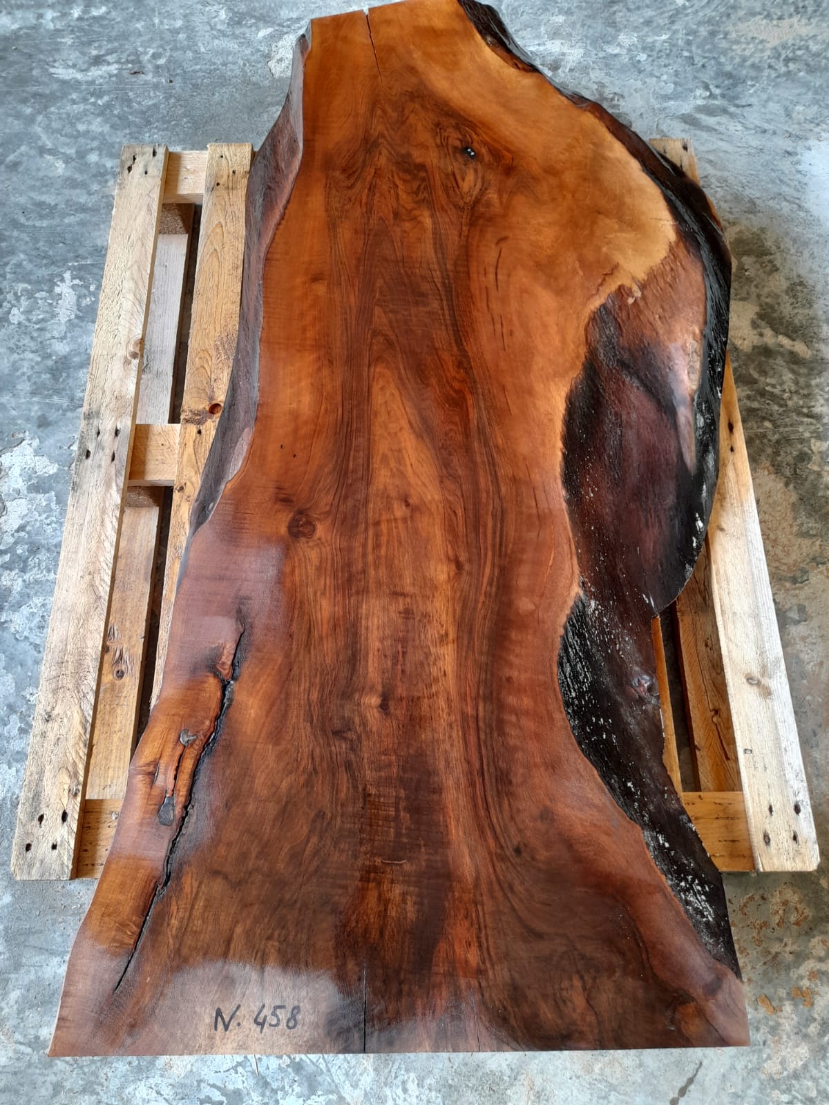 n458  plateau noyer live edge