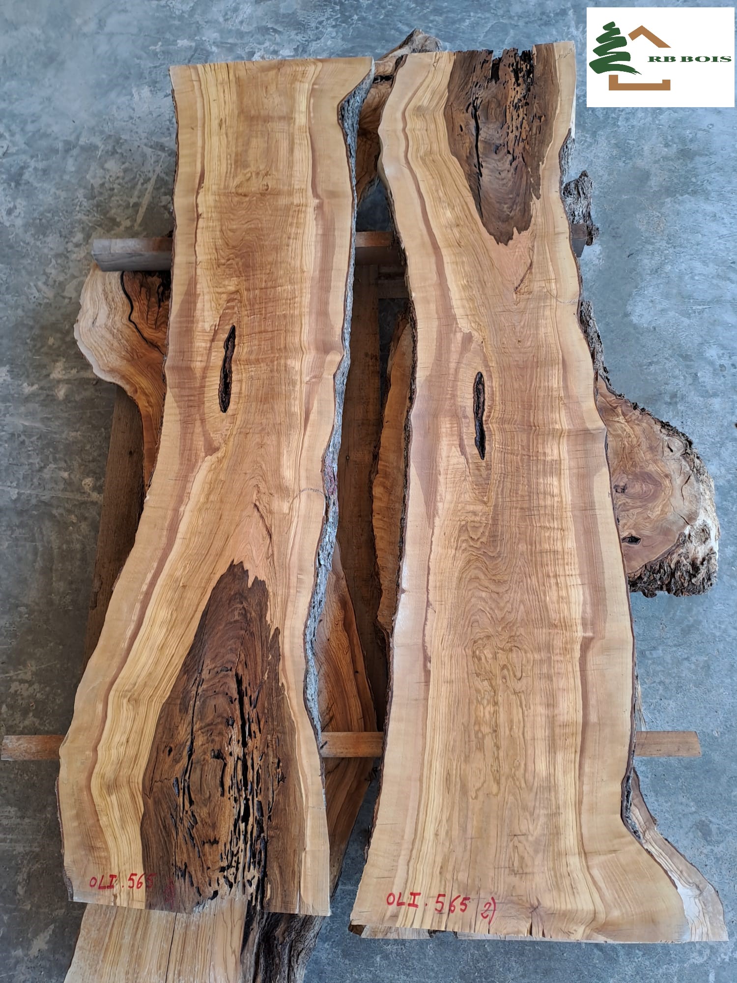 2 plateaux olivier book matched live edge oli565