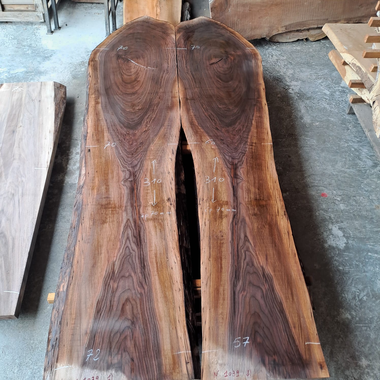 2 plateaux noyer book matched NBM1039
