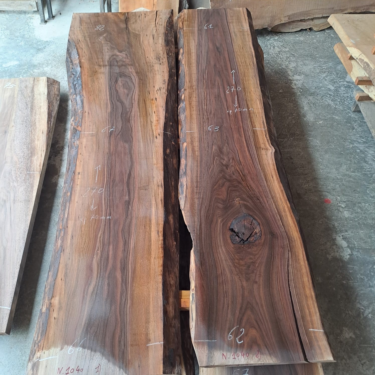 2 plateaux noyer book matched NBM1040