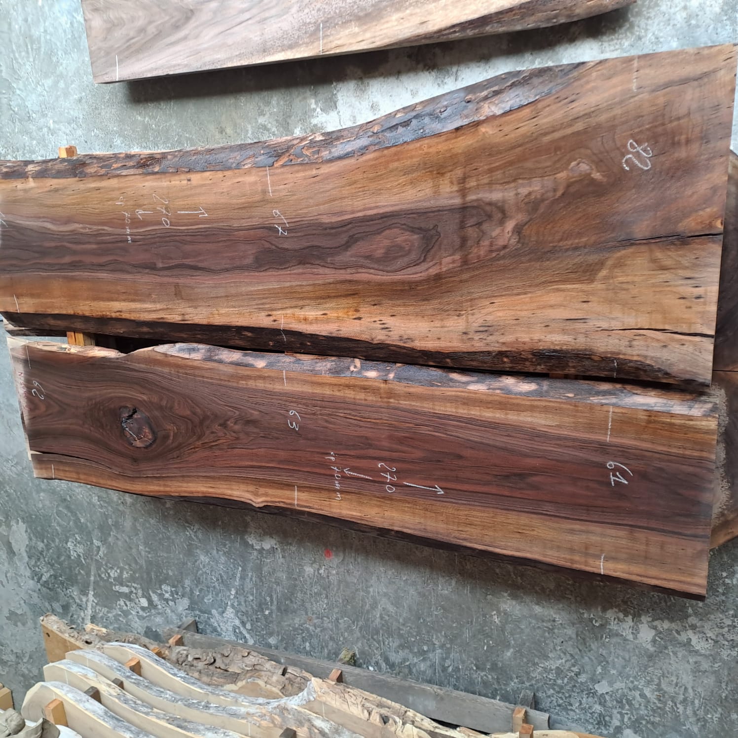 2 plateaux noyer book matched NBM 1040