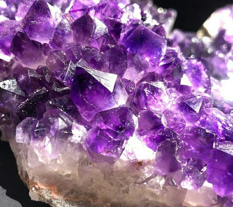 Pierre de Quartz violette irrégulière cristal minéral Minéraux