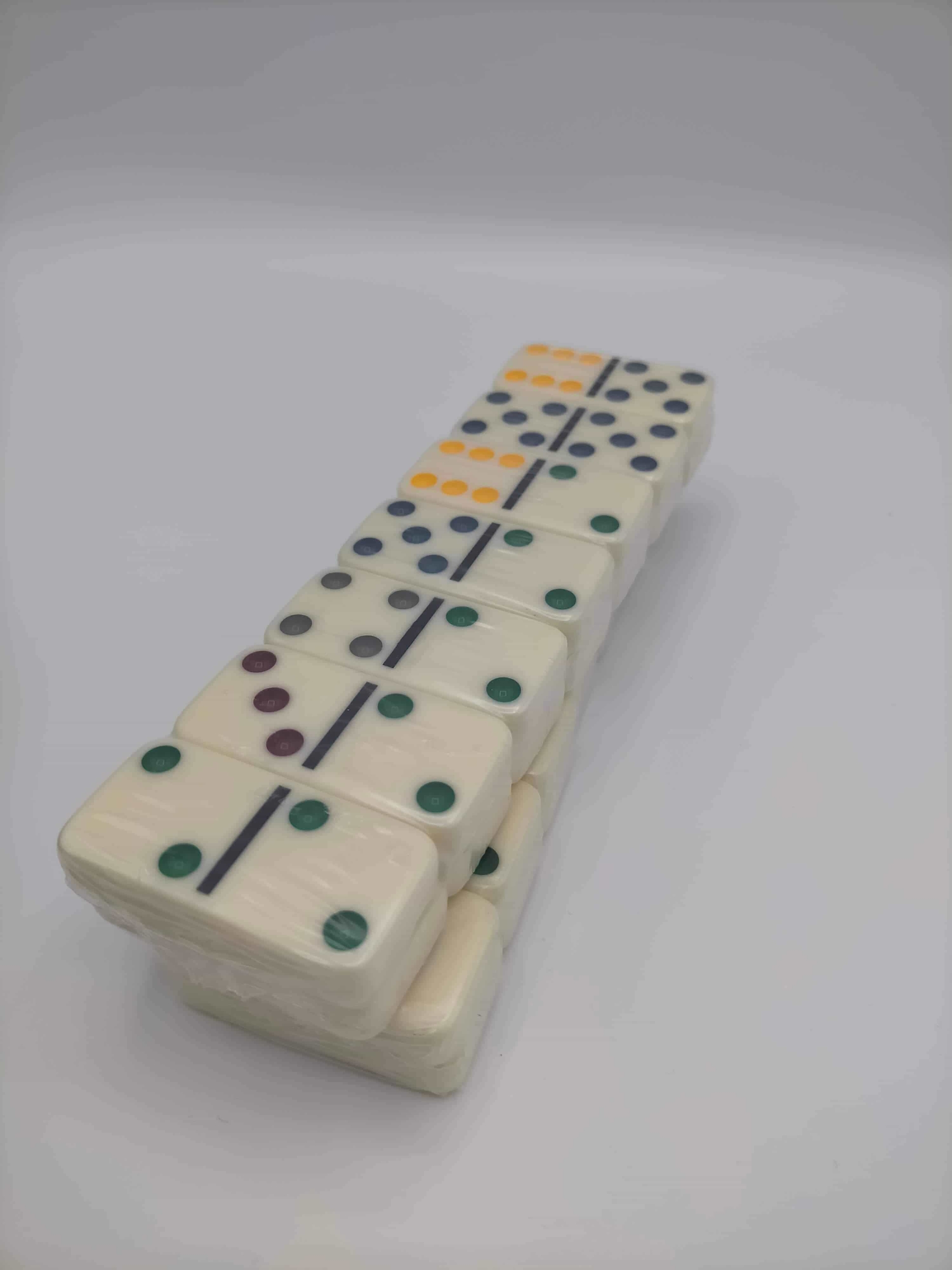 Jeux de domino double six de couleurs de coter gauche