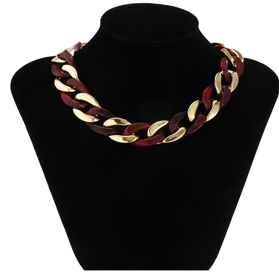 collier acry rouge porté (1)