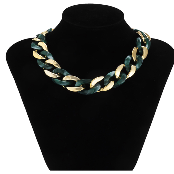 collier avry vert porté (1)