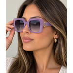 Portrait glamour aux lunettes lavande
