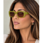 Portrait mode aux lunettes vert olive