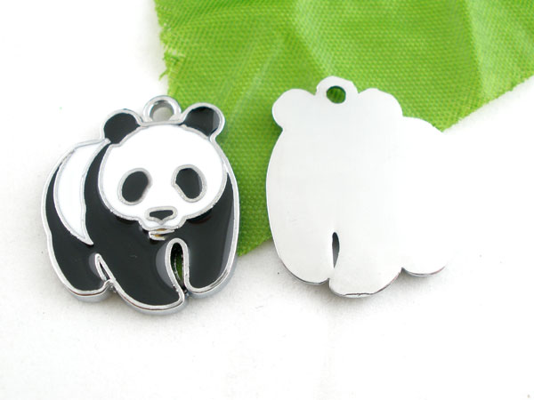 breloque émaillé noir et blanc panda
