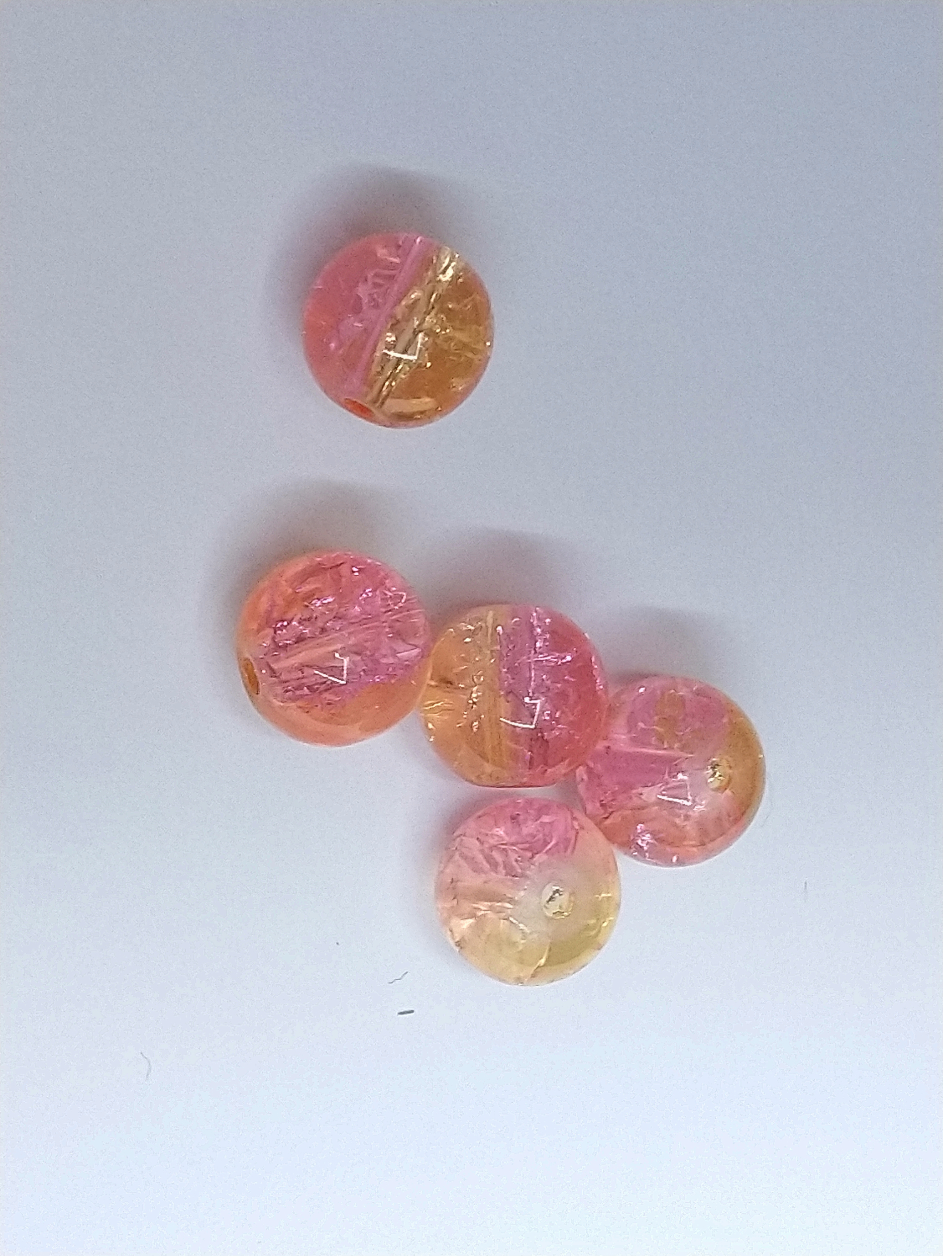 perles en verre rose or craquelé