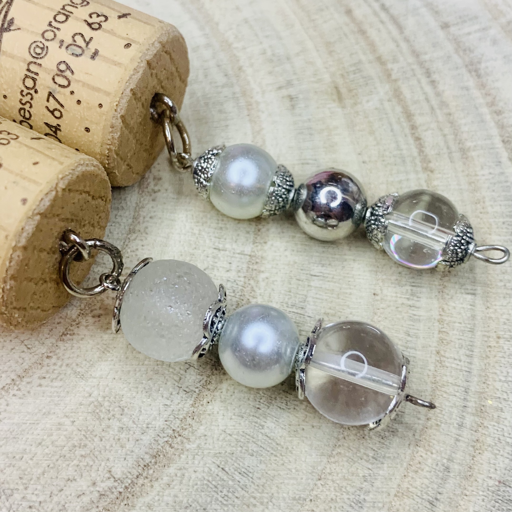 PORTE CLE PERLES BLANCHES ZOOM