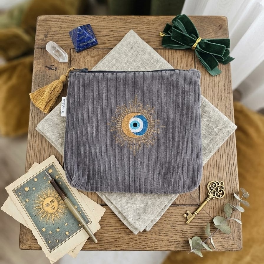 trousse velour grise nazar brodé
