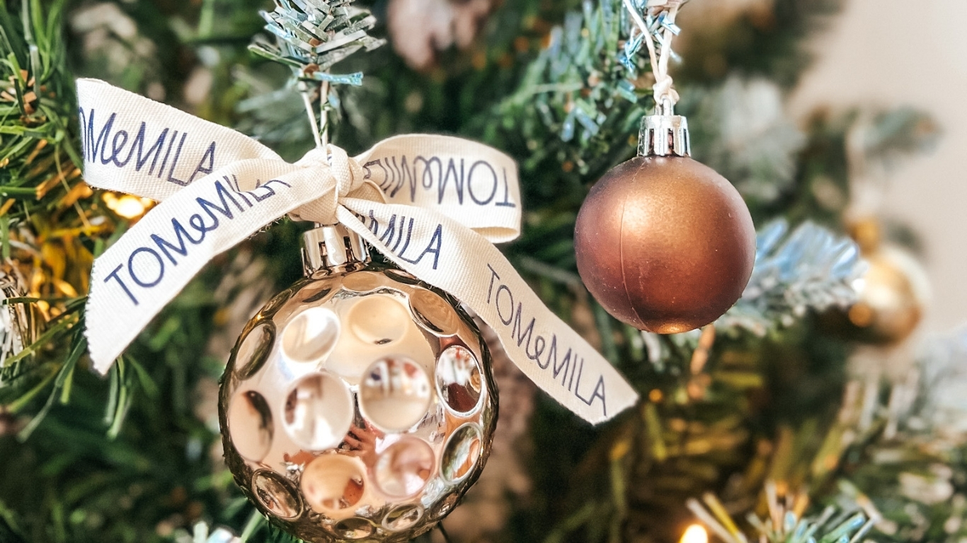 banniere tom et mila sapin décoration de noel cadeau de noel bébé unique nazar astro zodiaque idée originale