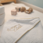 cape de bain gros plan cadeau de naissance origial et personnalisé chic et mixte