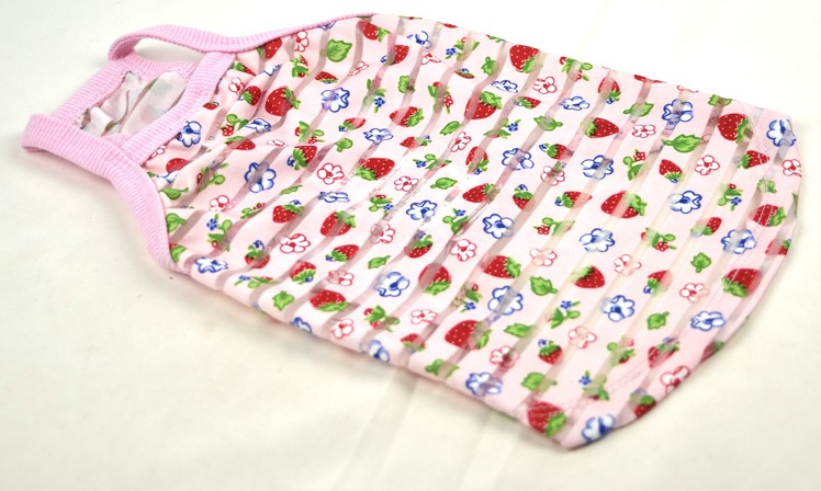 t-shirt-pour-chien-rose-a-fraises