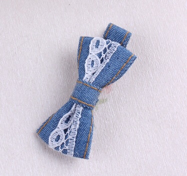 barrette pour chien en jean clair et dentelle blanche