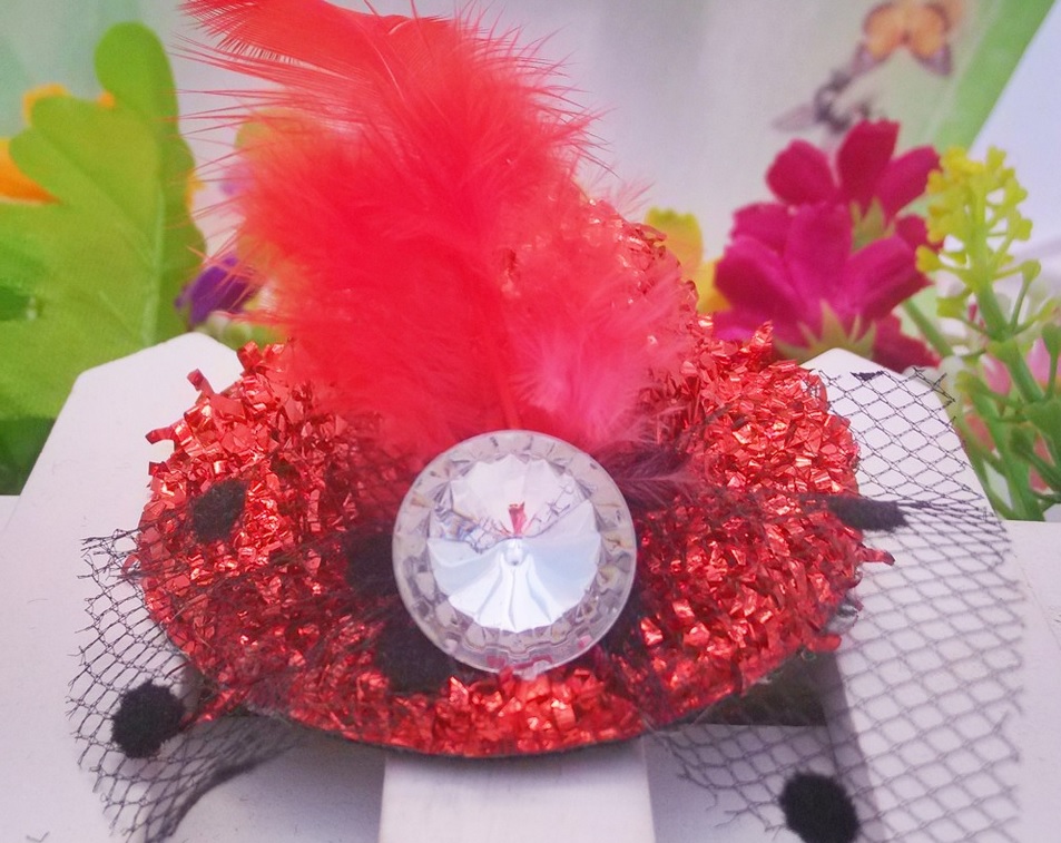 barrette chapeau paillettes rouges voile noir pour chien