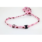 cravate rose coeur pour chien 3