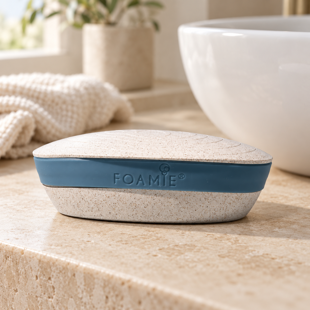 Étui à savon FOAMIE sur vasque beige