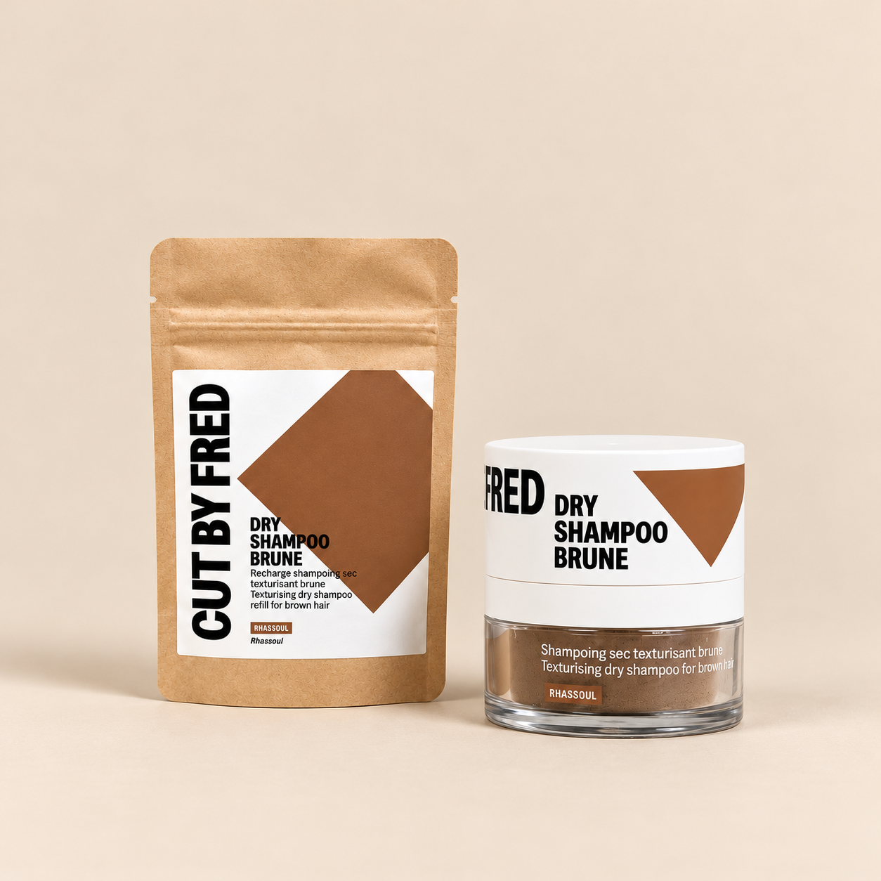 Sachet et poudrier côte à côte