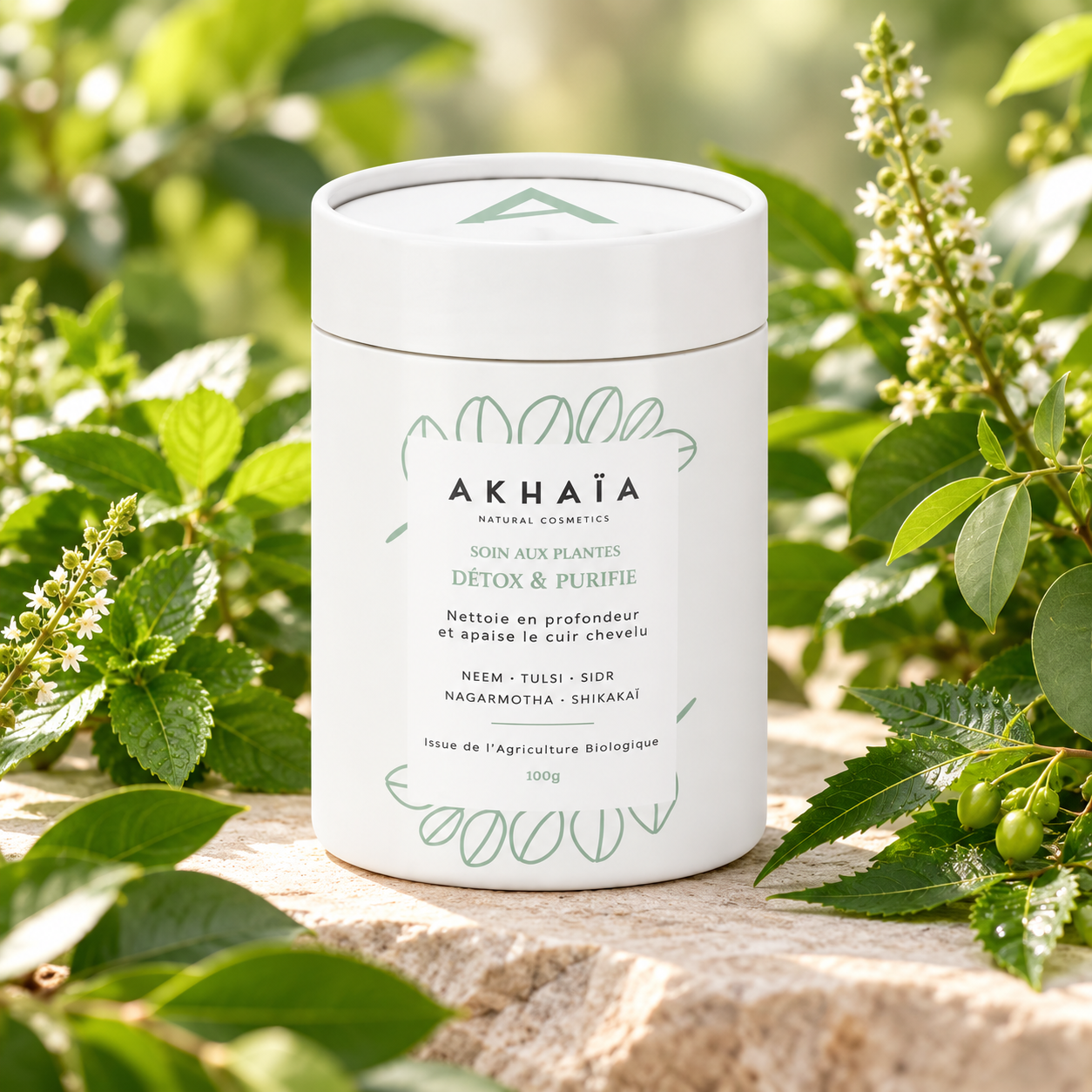 Pot AKHAÏA dans la verdure
