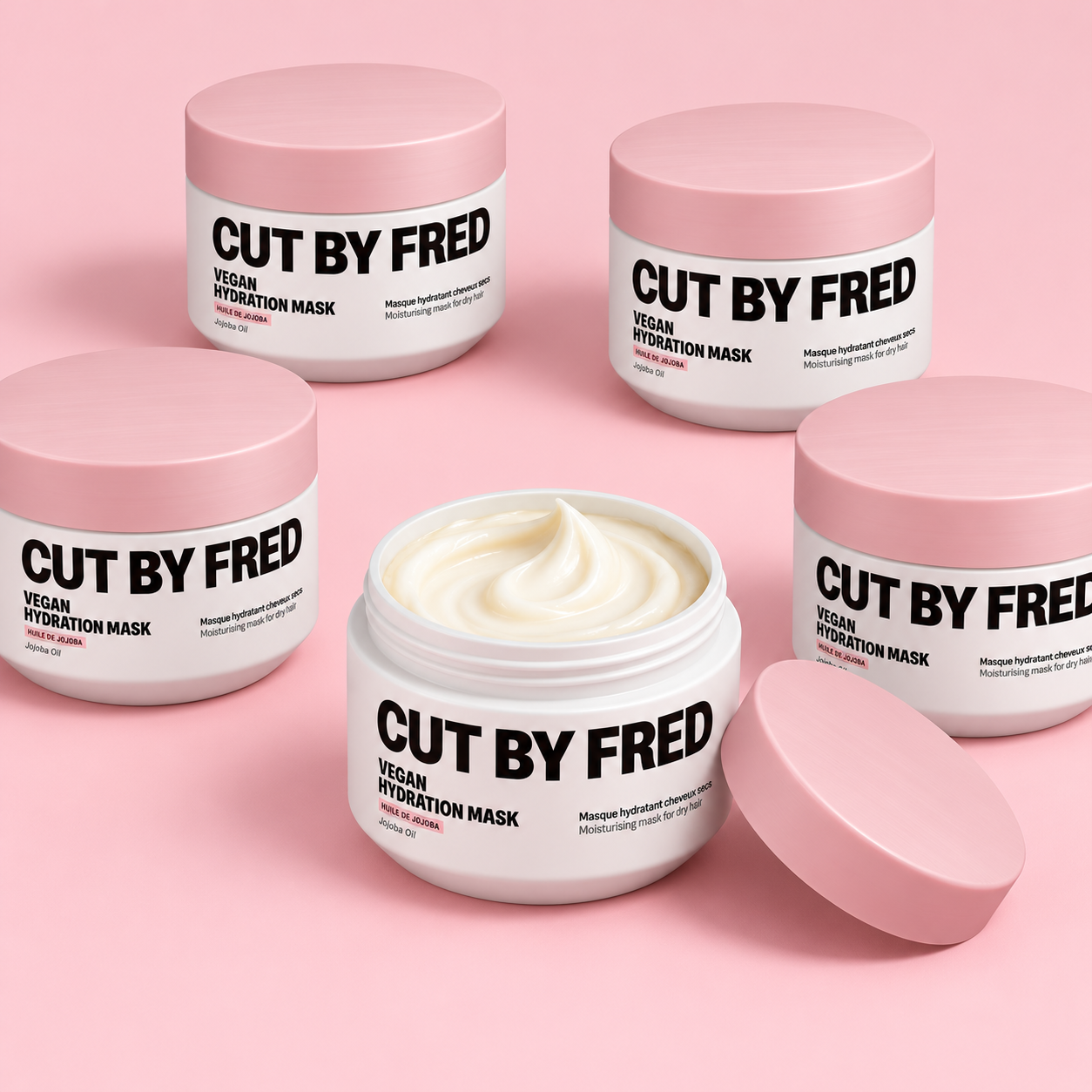 Masque vegan ouvert sur fond rose