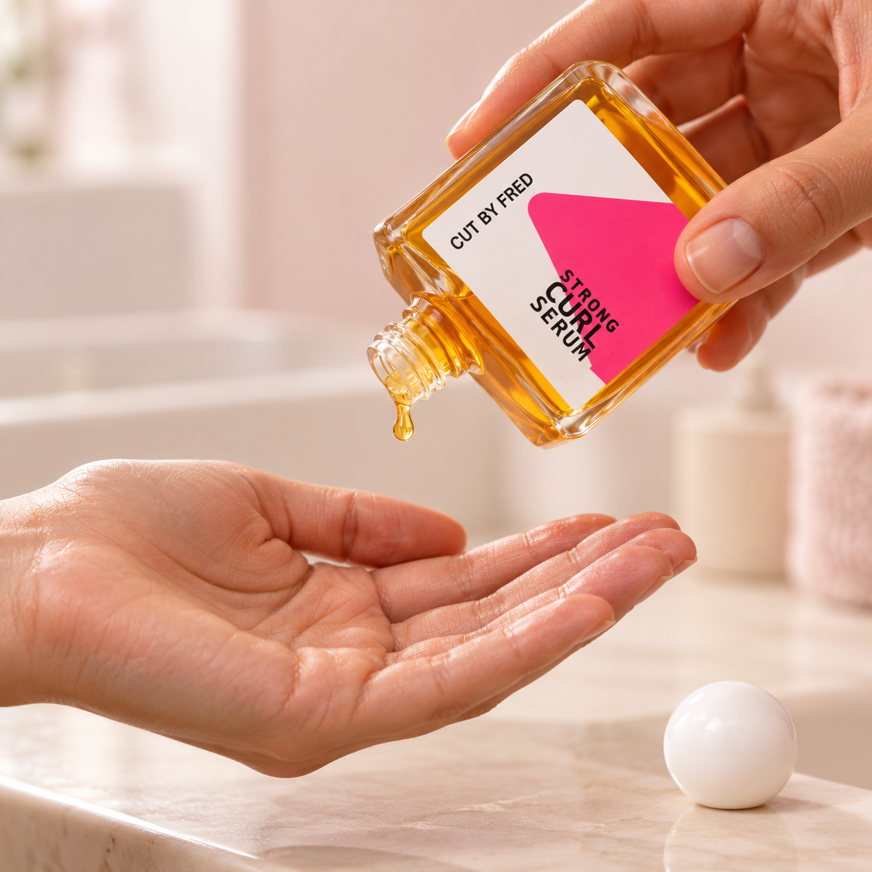 Une goutte dorée pour boucles naturelles