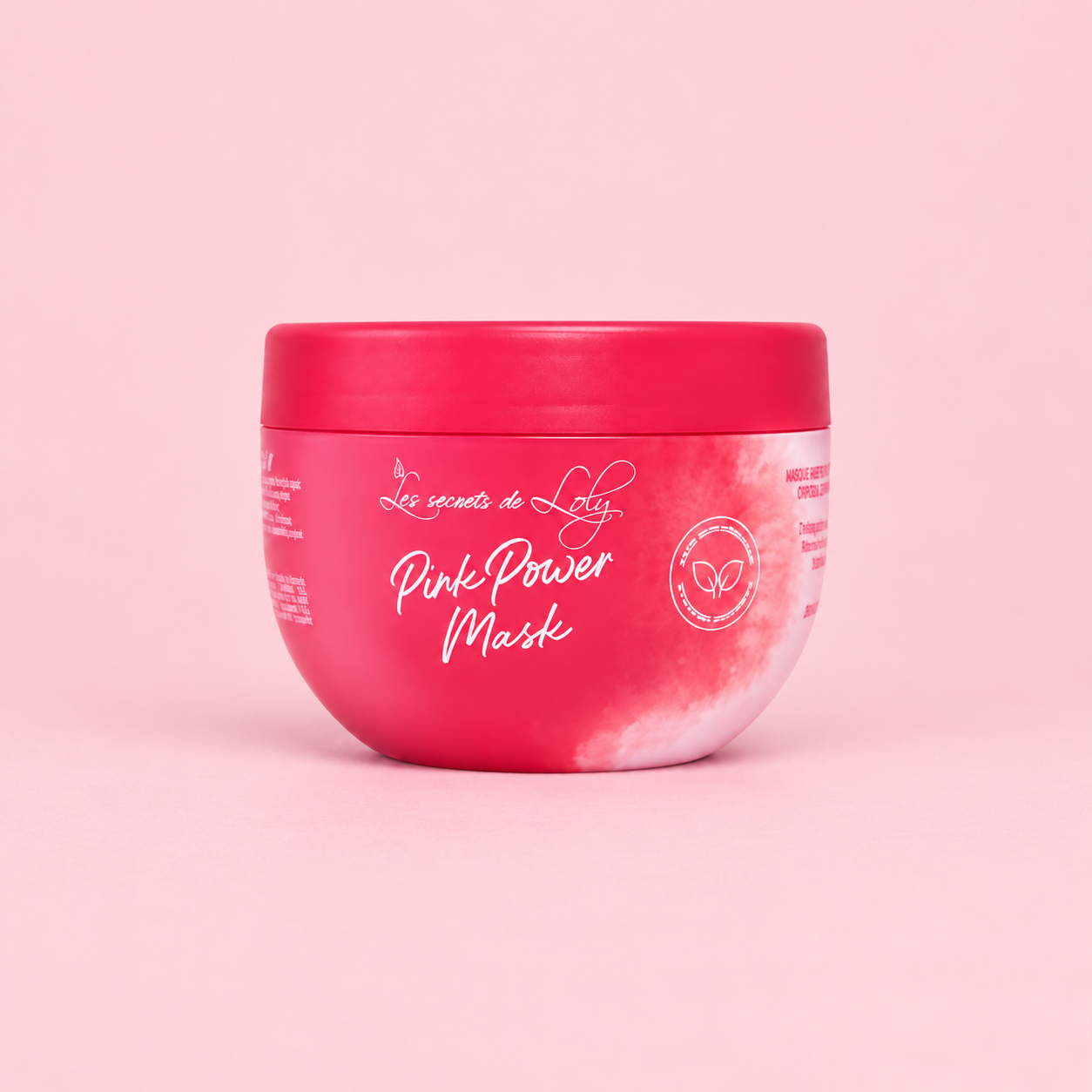 Masque Pink Power sur fond rose poudré
