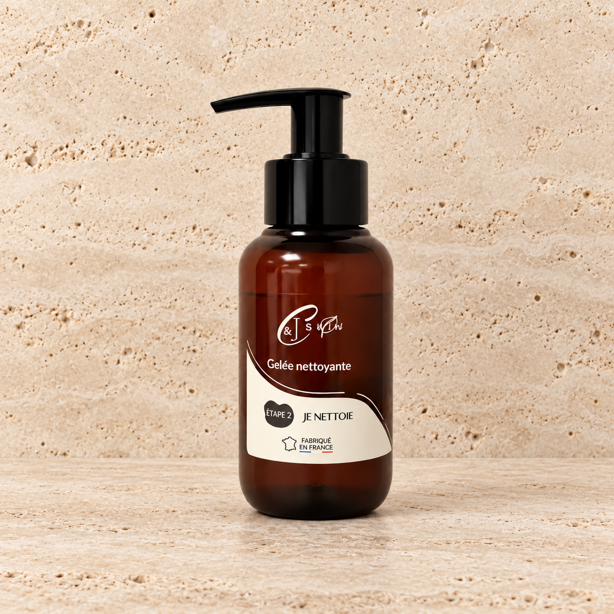 Gelée nettoyante ambrée sur travertin beige