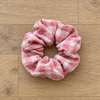 Chouchou vichy rose et blanc sur parquet