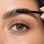 Sourcil naturel coiffé au gel transparent