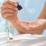 Goutte de sérum vegan dans la paume