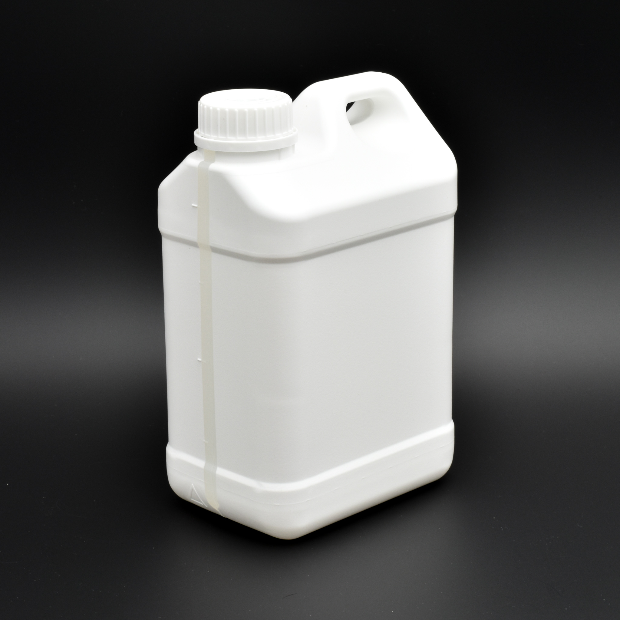 Bidon-plastique-blanc-1000ml-15465-nettoyer-la-maison-4