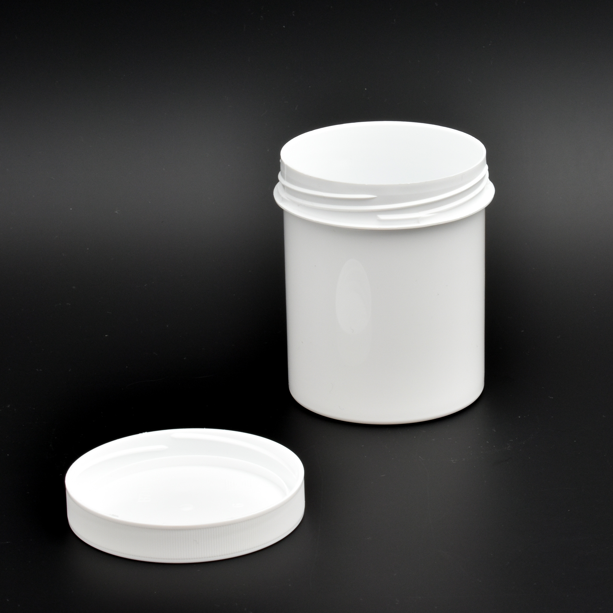 Petit pot en acrylique de 15ml de couleur blanche avec joint intérieur sur  le couvercle et plastique sur le pot - 6 pcs