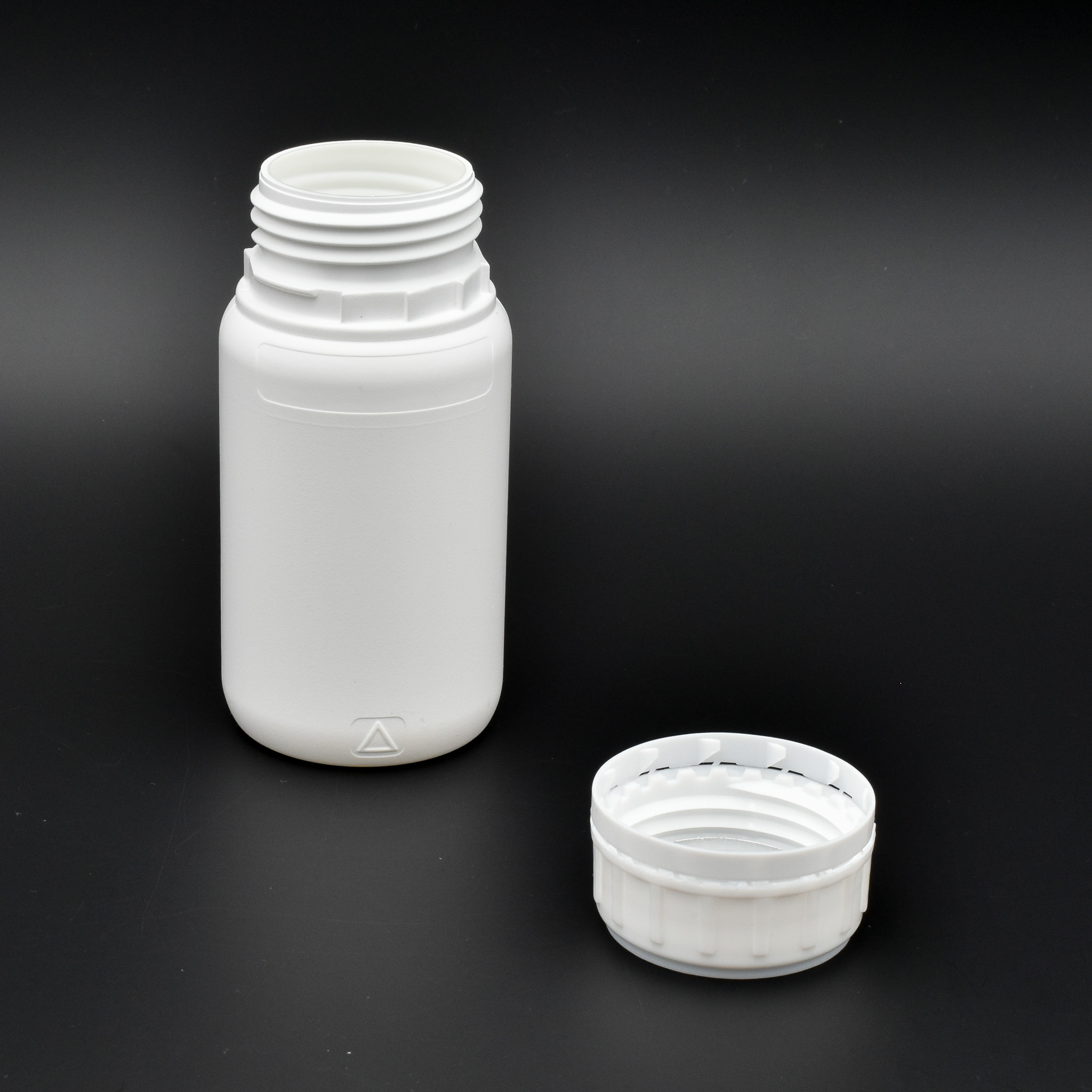 pot-plastique-fluore-25cl-16598-2-nettoyer-la-maison